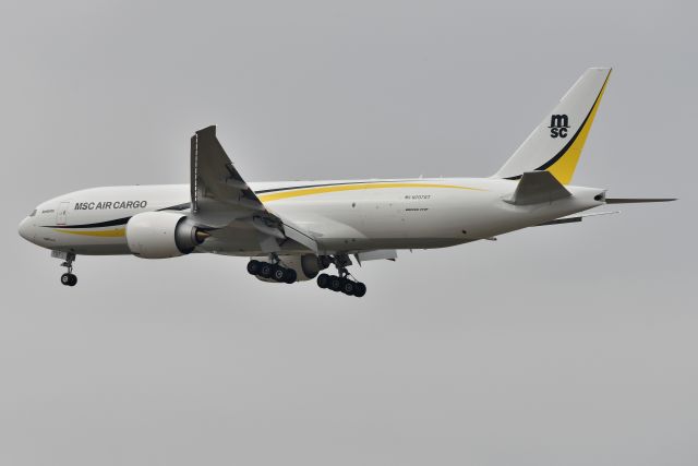 BOEING 777-200LR (N707GT) - Arriving 23-R from LGG on 12-11-22