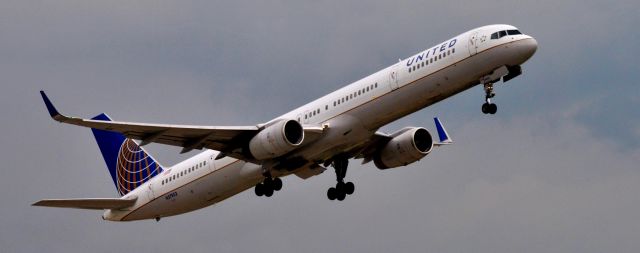 Boeing 757-200 (N57852)