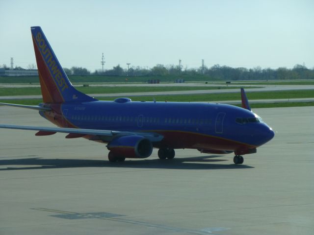 Boeing 737-700 (N704SW)