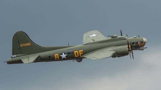 Boeing B-17 Flying Fortress (G-BEDF)
