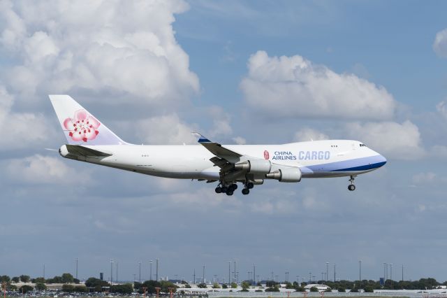 Boeing 747-400 (B-18711)