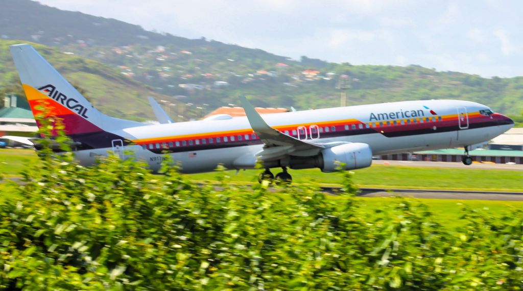 Boeing 737-800 (N917NN)