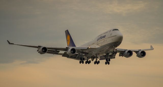 Boeing 747-400 (D-ABVO)