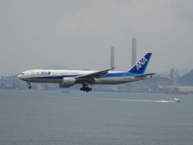 Boeing 777-200 (JA715A)