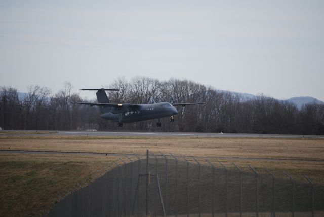 de Havilland Dash 8-300 (N8300T)