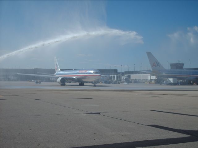 BOEING 767-300 (N374AA) - CAPT. RETIREMENT AA 84 HEAVY