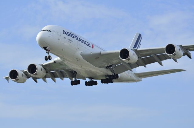 Airbus A380-800 —