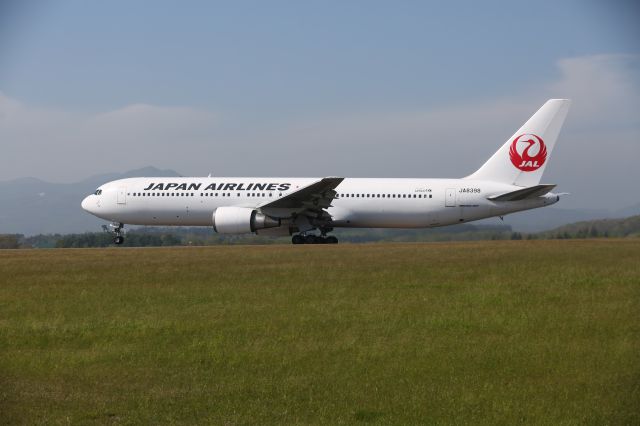 BOEING 767-300 (JA8398) - 23 May 2015:HKD-HND.