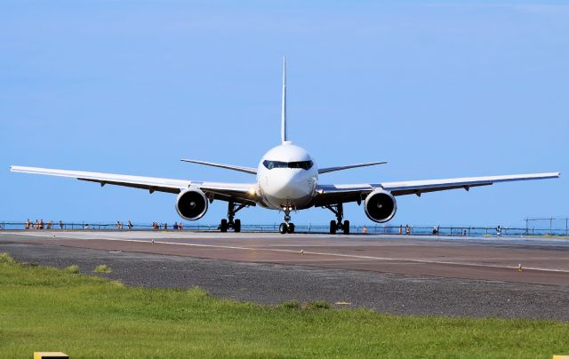 BOEING 767-300 (P4-MES) - P4-MES departing TNCM on christmas day