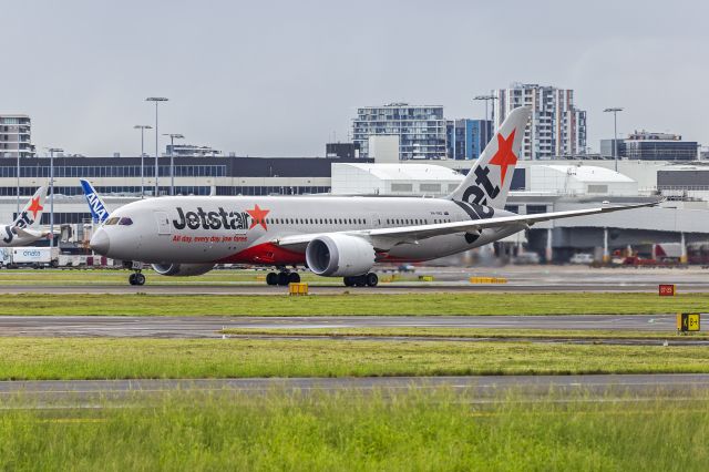 Boeing 787-8 (VH-VKD) - Jetstar Airways (VH-VKD) Boeing 787-8 Dreamliner departing Sydney Airport