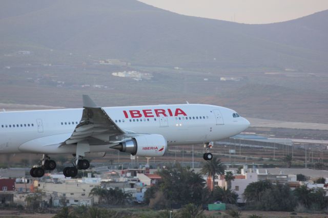 Airbus A330-200 (EC-MIL)