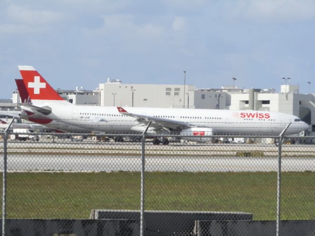 Airbus A330-300 (HB-JHB)