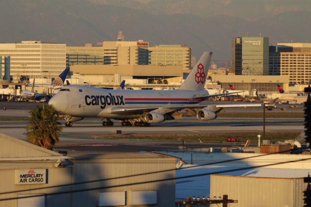 Boeing 747-400 (LX-WCV)