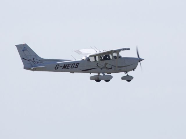 Cessna Skyhawk (G-MEGS)