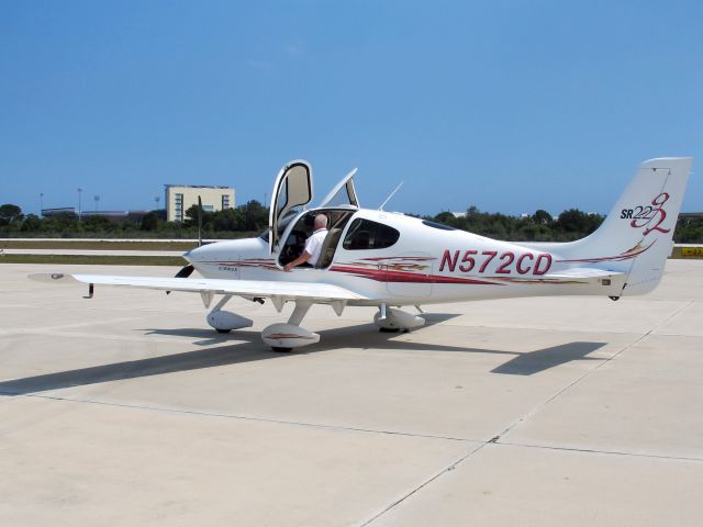 Cirrus SR-22 (N572CD) - A very nice Cirrus.