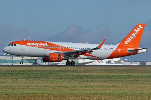 Airbus A320 (G-EZOM)