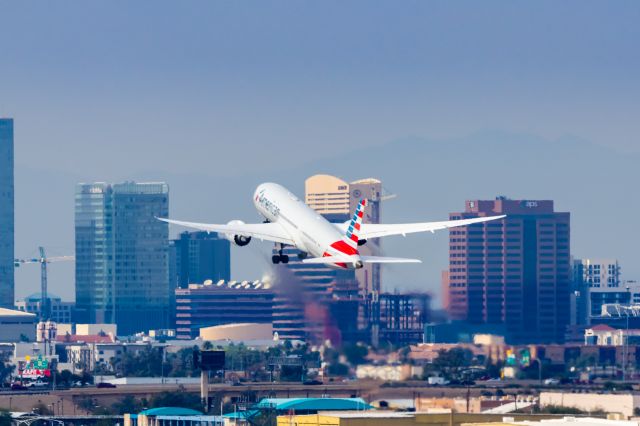 Boeing 787-9 Dreamliner (N835AN) - American Airlines 787-9 taking off from PHX on 12/19/22. Taken with a Canon R7 and Tamron 70-200 G2 lens.