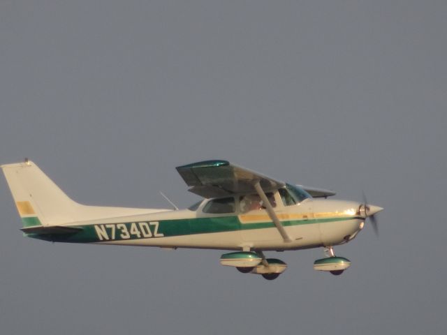 Cessna Skyhawk (N734DZ)