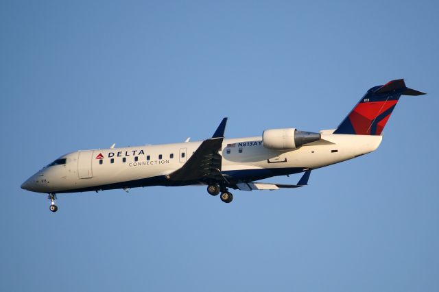 Canadair Regional Jet CRJ-200 (N813AY)