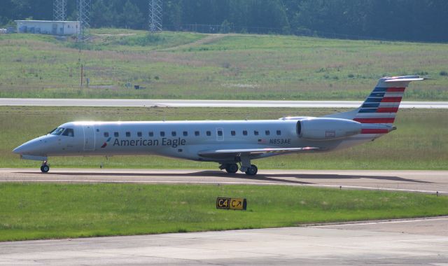 Embraer ERJ-135 (N853AE)