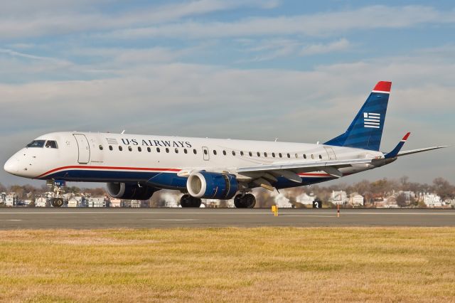Embraer ERJ-190 (N948UW) - wheels down !