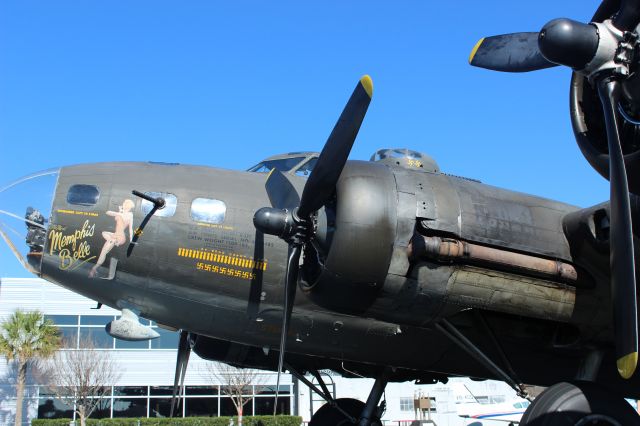 Boeing B-17 Flying Fortress (N3703G)