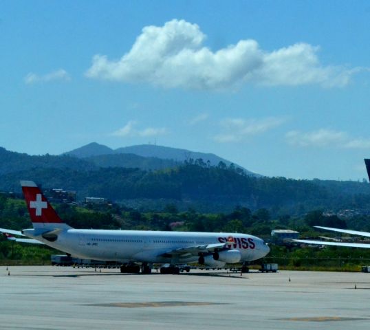 Airbus A340-300 (HB-JMD)