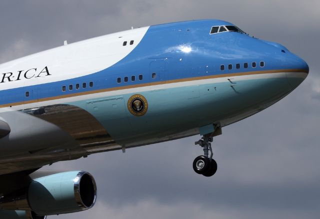 Boeing 747-200 (92-9000) - Air Force One arriving on 13L.