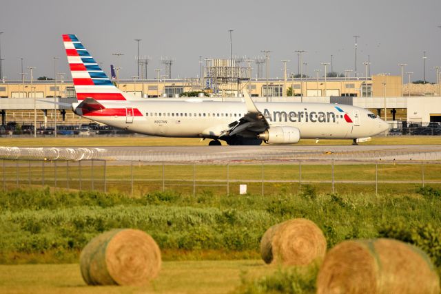 Boeing 737-800 (N907AN) - Pulling off of 23-R on 06-30-22