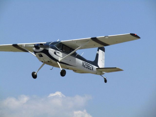Cessna Skywagon 180 (N2982A) - Taking off RWY 24