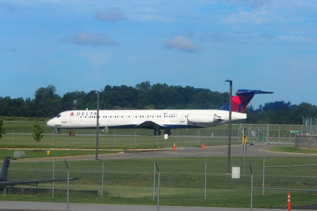 McDonnell Douglas MD-88 (N987DL)