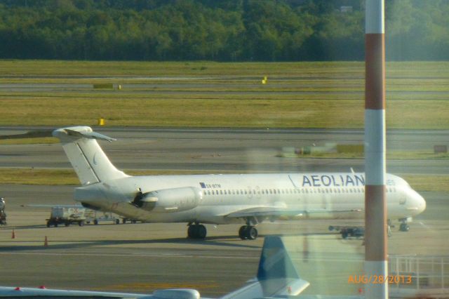 McDonnell Douglas MD-83 (SX-BTM)