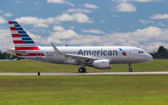 Airbus A319 (N9002U)