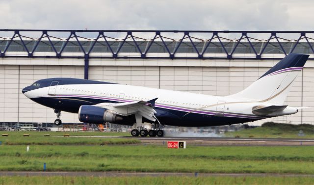 Airbus A310 (HZ-NSA) - al-atheer aviation a310-304 hz-nsa landing at shannon from riyadh 30/8/20.