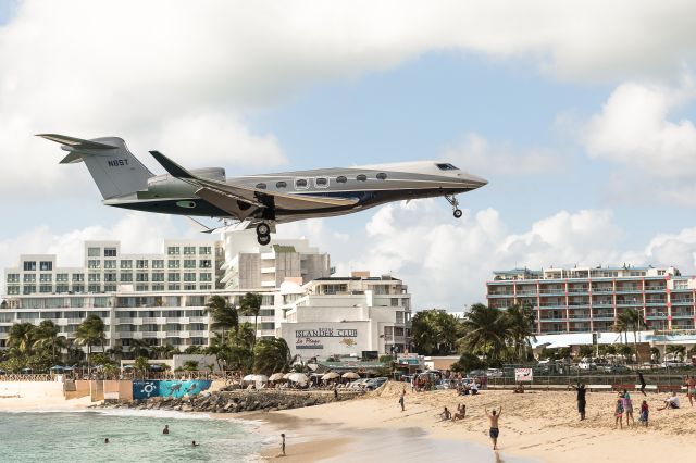 GULFSTREAM AEROSPACE G-7 Gulfstream G600 (N8ST)