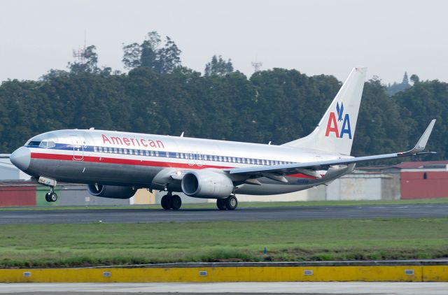 Boeing 737-700 (N906NN) - V Rotate