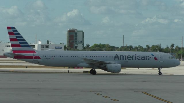 Airbus A321 (N189UW)