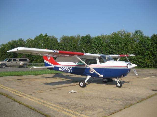 Cessna Skyhawk (N229NY)