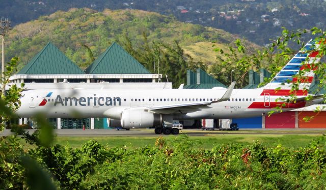 Boeing 757-200 (N692AA)