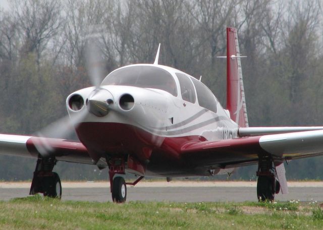 Mooney M-20 (N124TN) - On taxiway Foxtrot headed to runway 14 at the Shreveport Downtown airport.