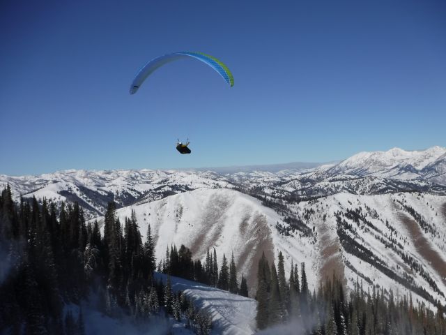 — — - Para Glider Launching off the top of Baldy Ski Hill in Sun Valley, Idaho looking north