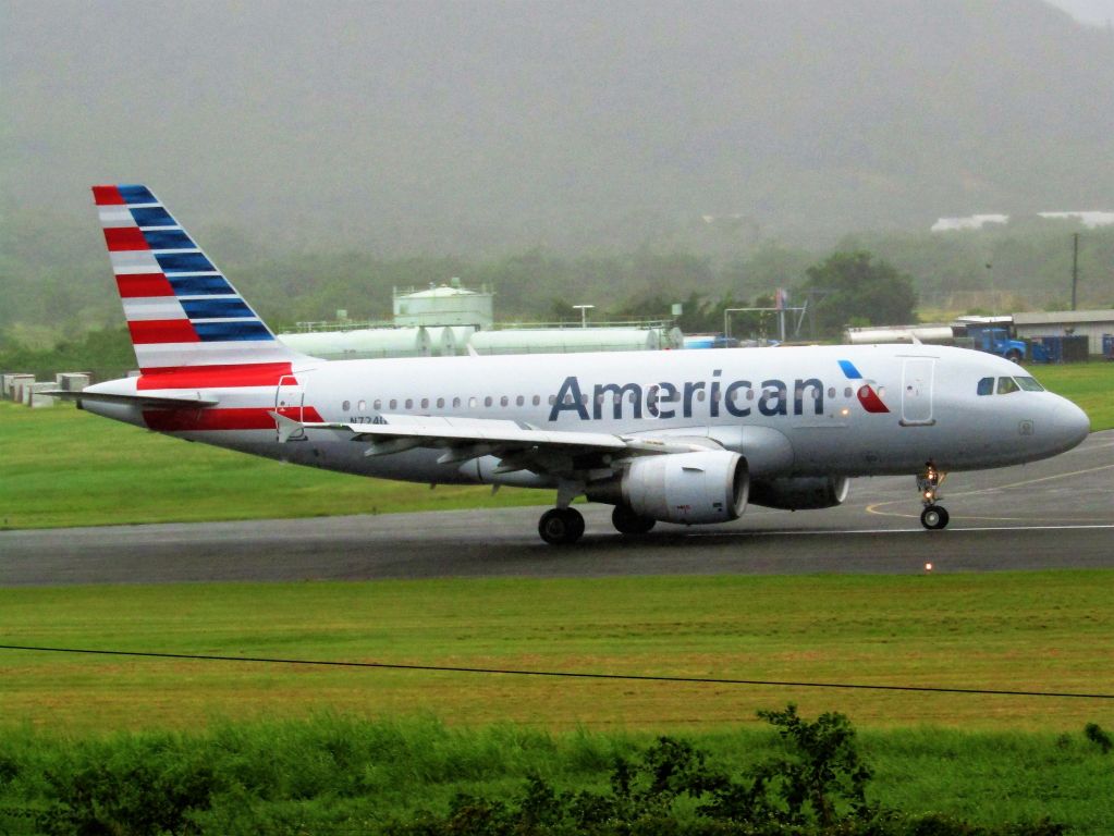 Airbus A319 (N724UW)