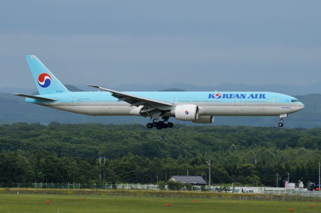 BOEING 777-300 (HL8208) - 2018-08-07