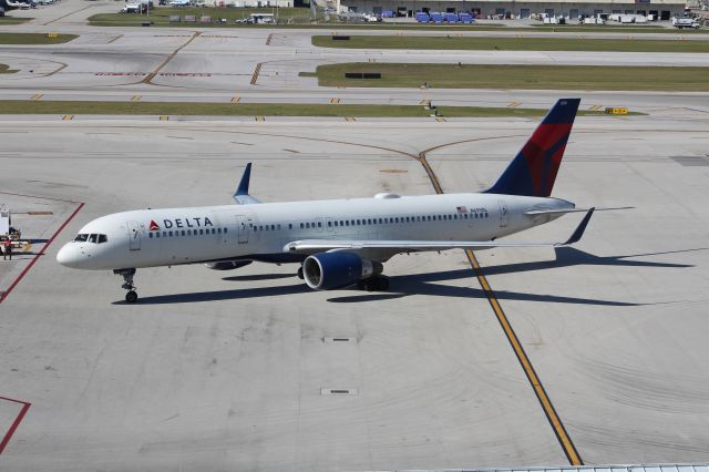 Boeing 757-200 (N699DL)