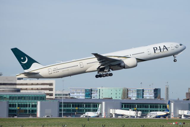 BOEING 777-300ER (AP-BHW) - PK711 to JFK after the regular stopover at MAN