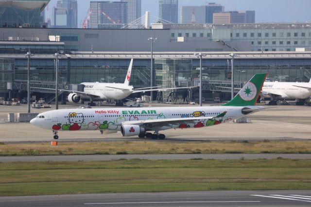 Airbus A330-300 (B-16332)