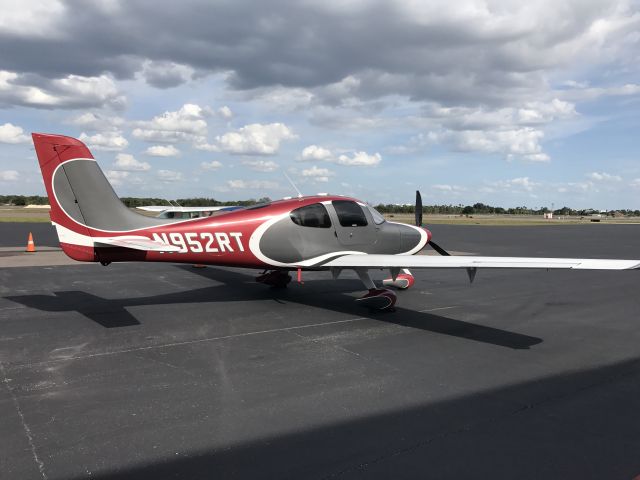 Cirrus SR-22 (N952RT)