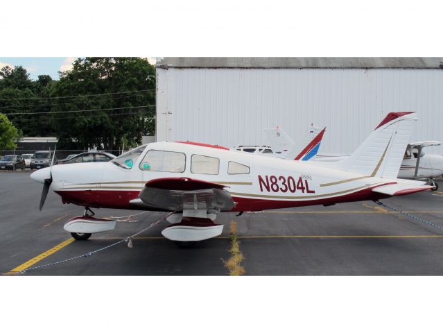 Piper Cherokee (N8304L)