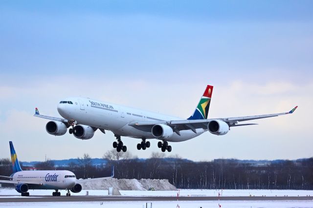 Airbus A340-600 (ZS-SNE)