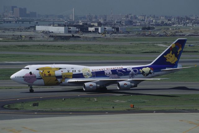 Boeing 747-400 (domestic, no winglets) (JA8965) - Taxing at Tokyo-Haneda Intl Airport on 1998/09/09 " Pokemon c/s "